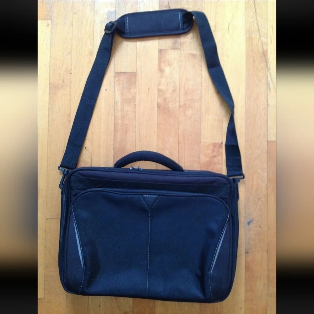 TARGUS Black Canvas Laptop Case Zippered Briefcase Messenger Bag 17 X 12